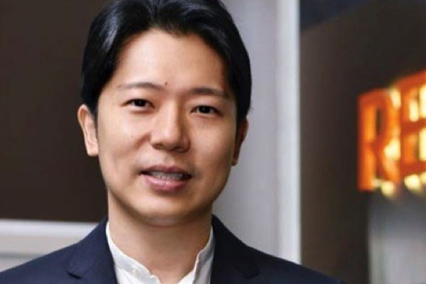 Read more about the article REVEZ Partners Superfunds Venture To Enhance InsurTech Platform With AI Capabilities